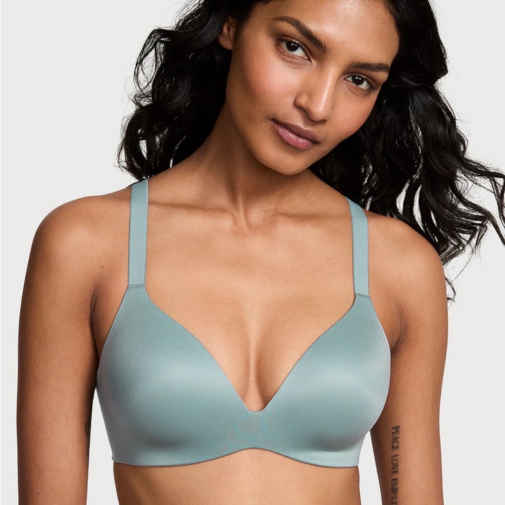 NWT Victoria’s Secret Infinity Flex Lightly Lined Wireless Bra 34D